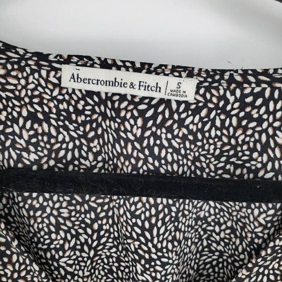 Abercrombie & Fitch Women's VNeck Black Blouse‎ Size Small - Picture 2 of 6